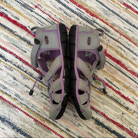 KEEN | Kids’ Hiking Sandals | US 3 - Picture 5 of 7